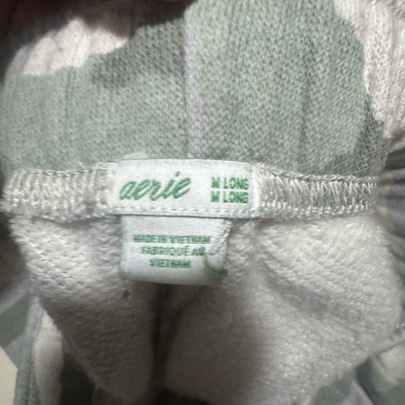 Aerie Kids Gray Camouflage Joggers Sz medium long - Picture 3 of 3